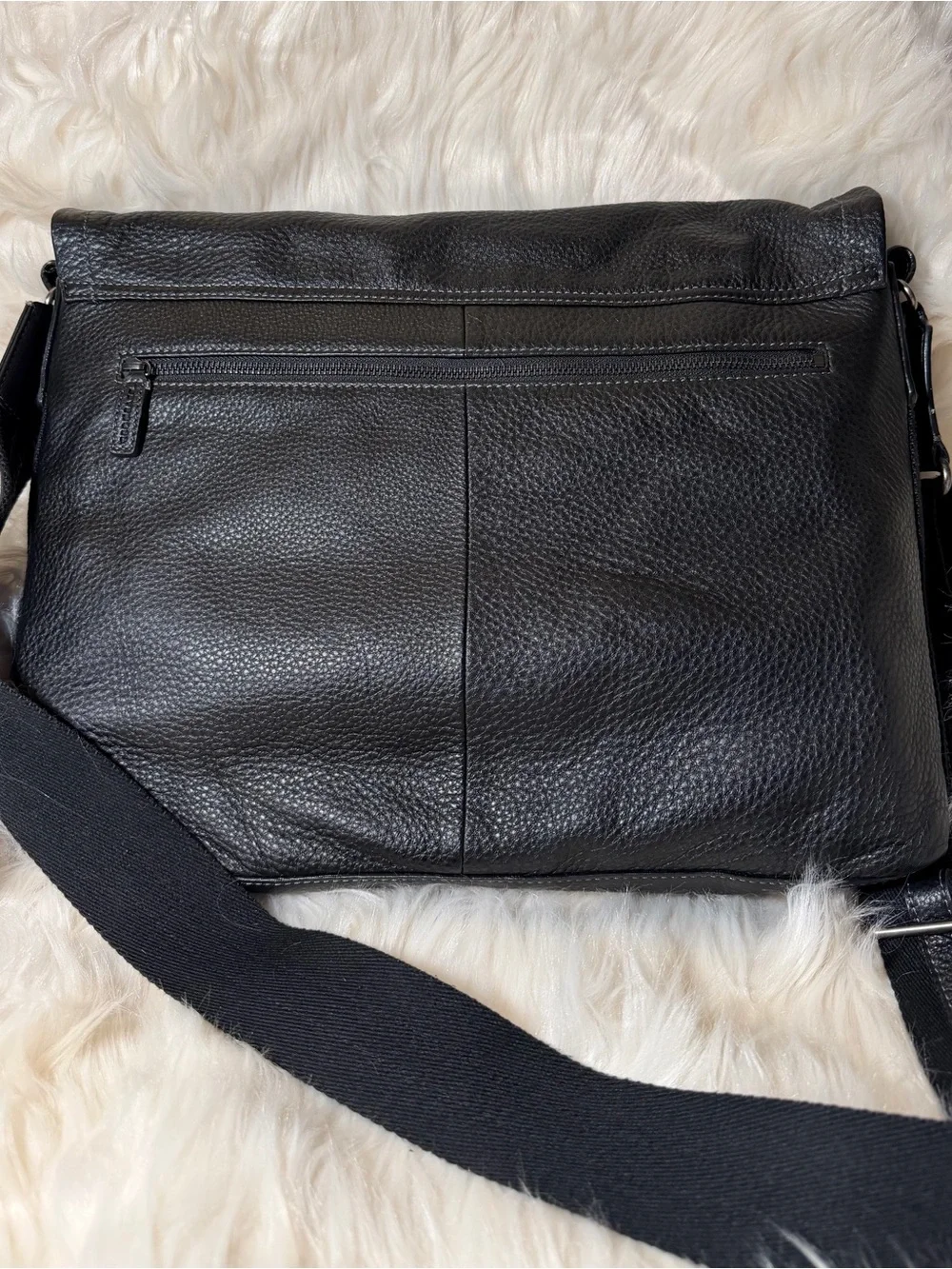 Levenger Black Leather Messenger Bag -EUC